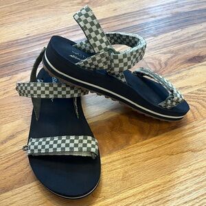 Eddie Bauer Checkered Sandals - Black and Gray